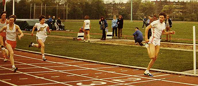 In Haarlem wint Daan van Rijsbergen de 100 m op de districtskampioenschappen van 1981